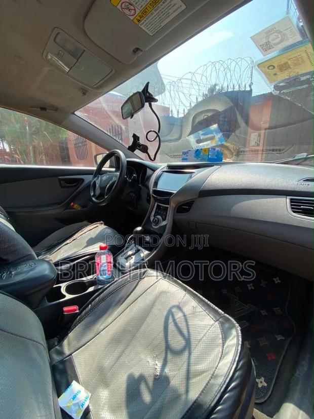 Hyundai Elantra 2012 Red