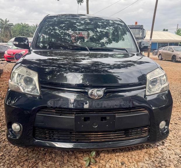 Toyota Sienta 1.5 AWD 2012 Black