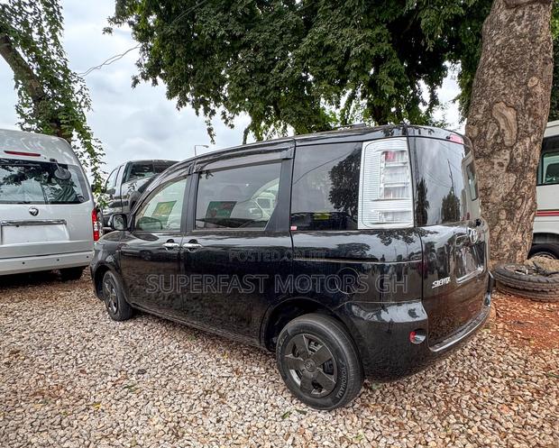 Toyota Sienta 1.5 AWD 2012 Black
