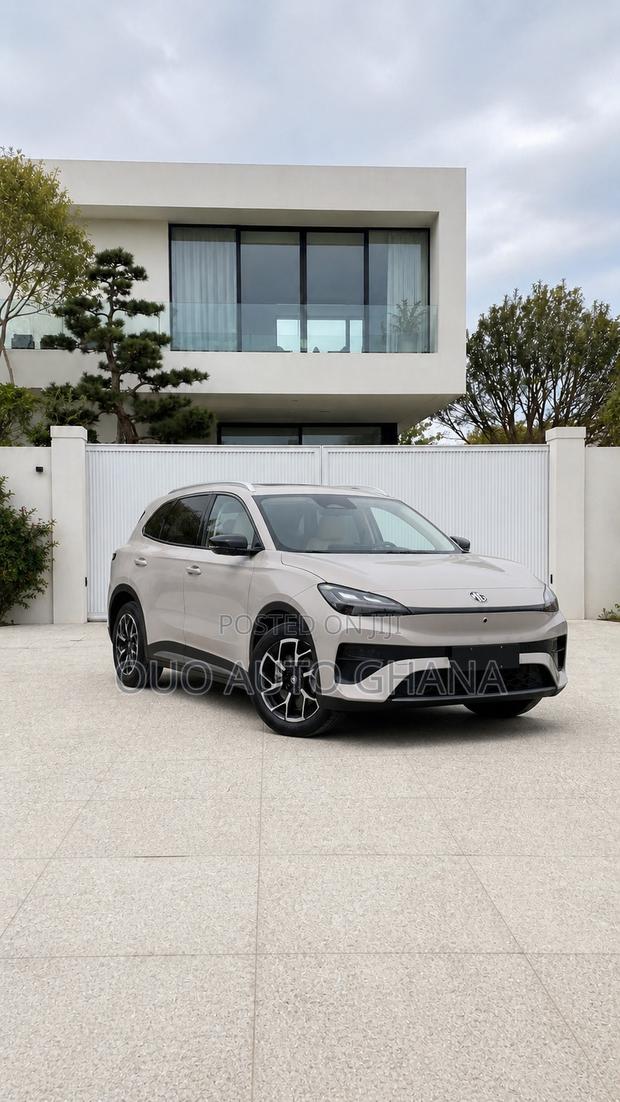 MG MG4 EV 2022 White