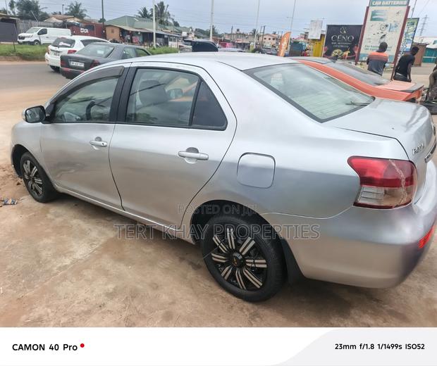 Toyota Belta 2010 Silver