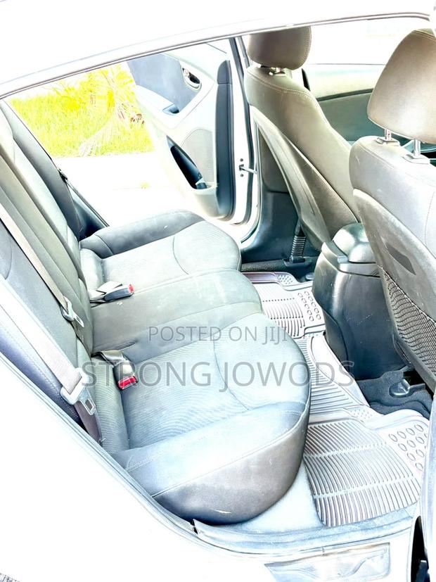 Hyundai Elantra Limited PZEV 4dr Sedan (1.8L 4cyl 6A) 2015 White