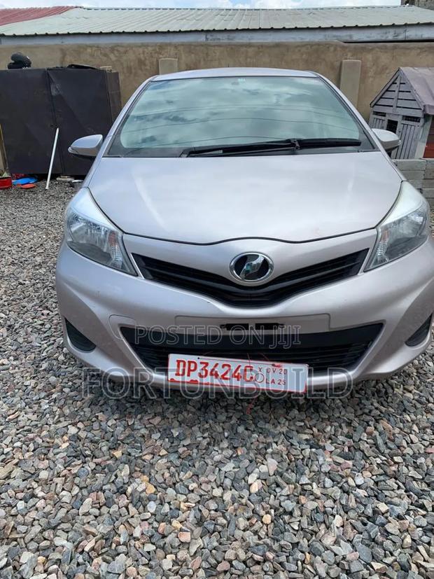 Toyota Vitz 2015 Gray