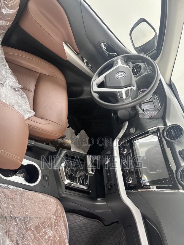 New Nissan Pick-Up 2025 Silver