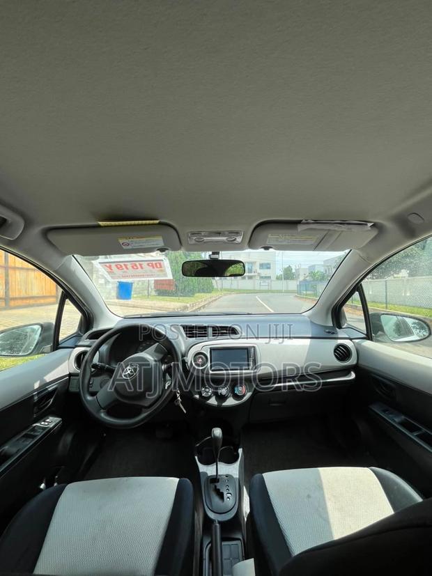 Toyota Vitz 2011 White