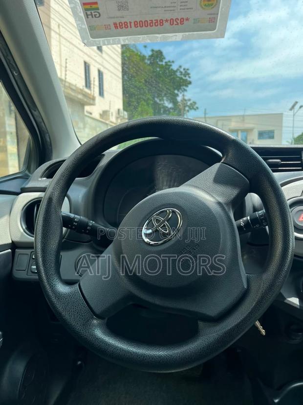Toyota Vitz 2011 White