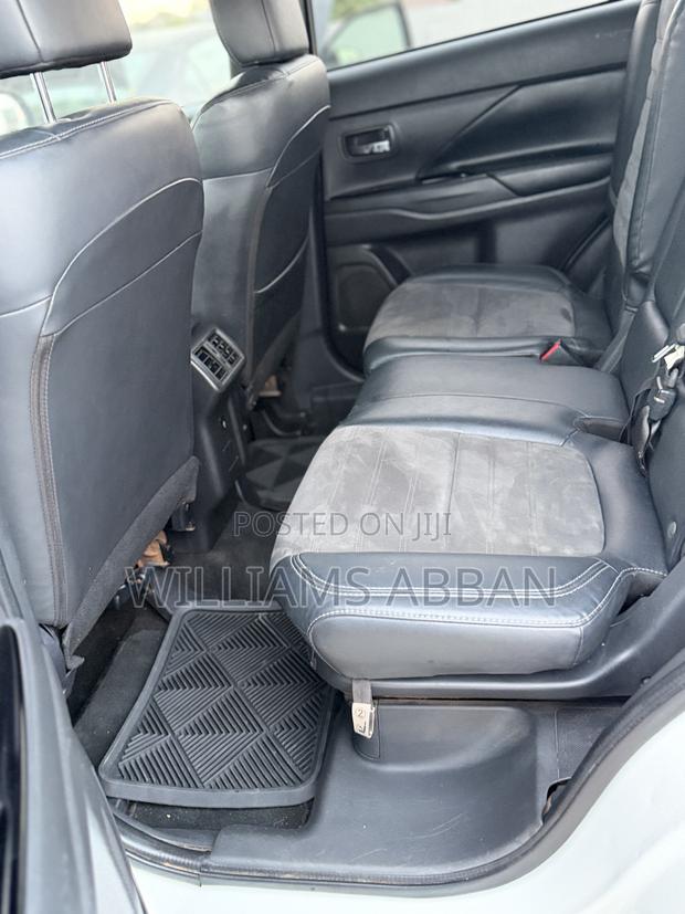 Mitsubishi Outlander SE FWD 2019 White