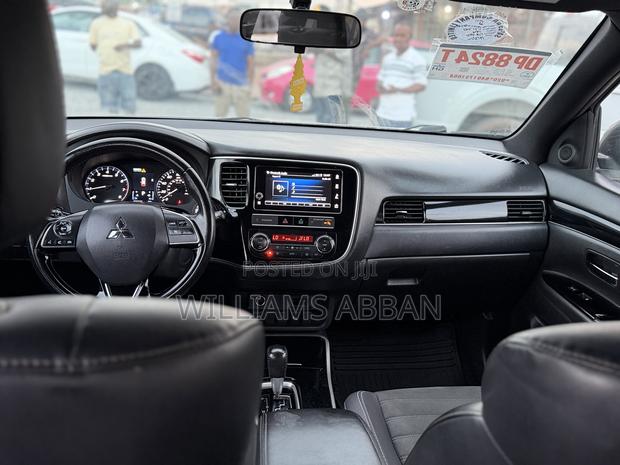 Mitsubishi Outlander SE FWD 2019 White