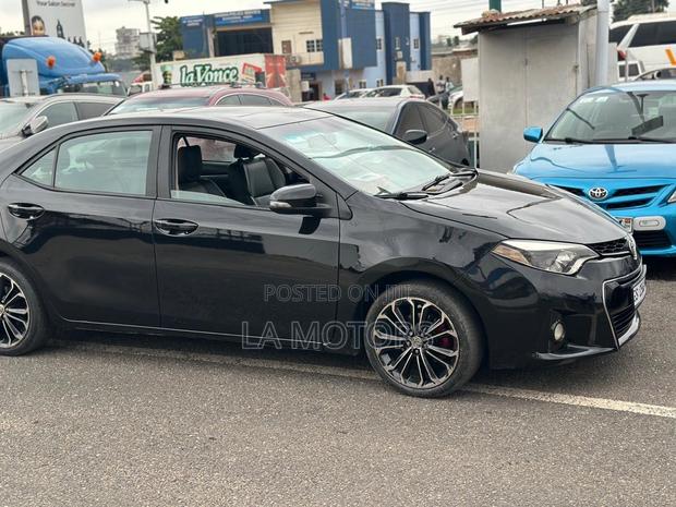 Toyota Corolla 2016 Black