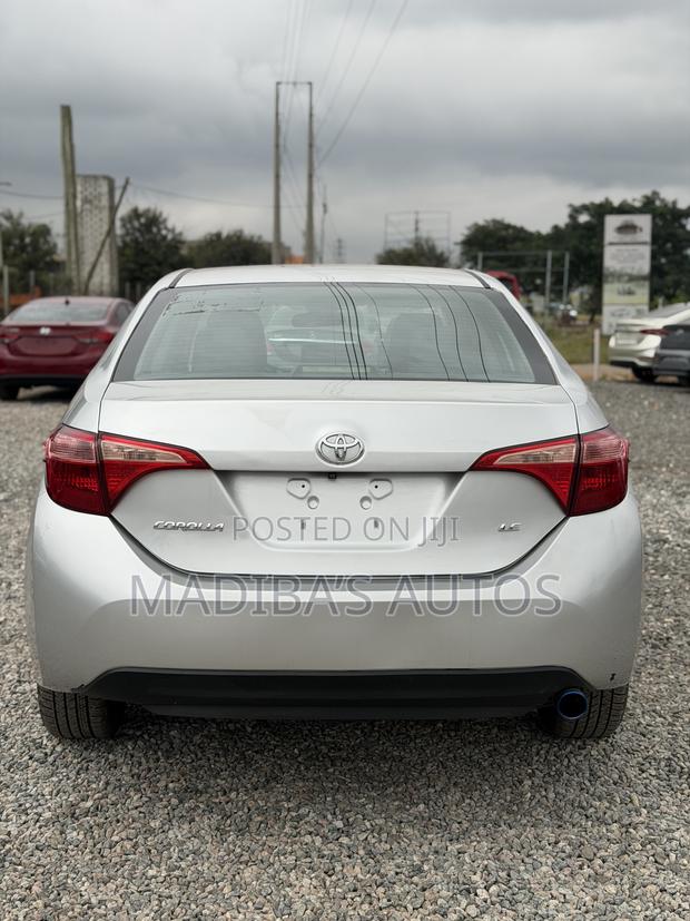 Toyota Corolla LE (1.8L 4cyl 2A) 2018 Gray