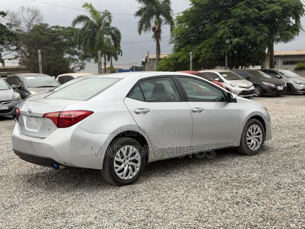 Toyota Corolla LE (1.8L 4cyl 2A) 2018 Gray
