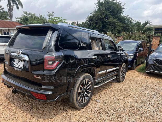 Toyota 4-Runner SR5 4WD 2011 Black