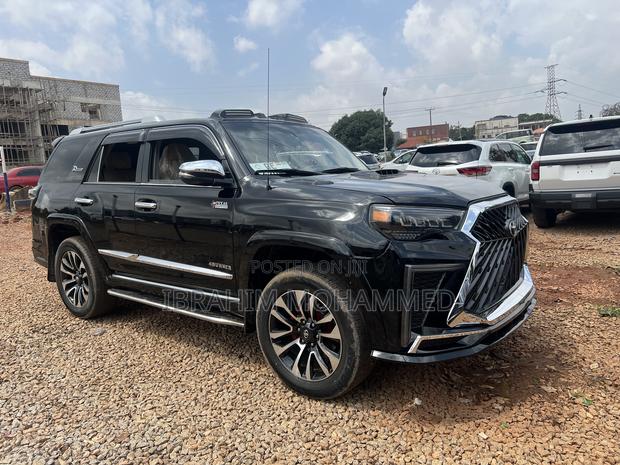 Toyota 4-Runner SR5 4WD 2011 Black