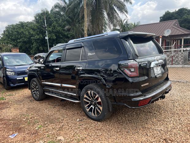 Toyota 4-Runner SR5 4WD 2011 Black