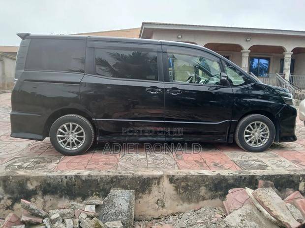Toyota Voxy ZS Kirameki 2WD 7-Seater 2014 Black