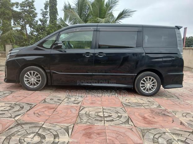 Toyota Voxy ZS Kirameki 2WD 7-Seater 2014 Black