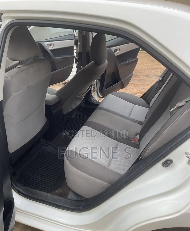 Toyota Corolla LE ECO 4dr Sedan (1.8L 4cyl CVT) 2017 White
