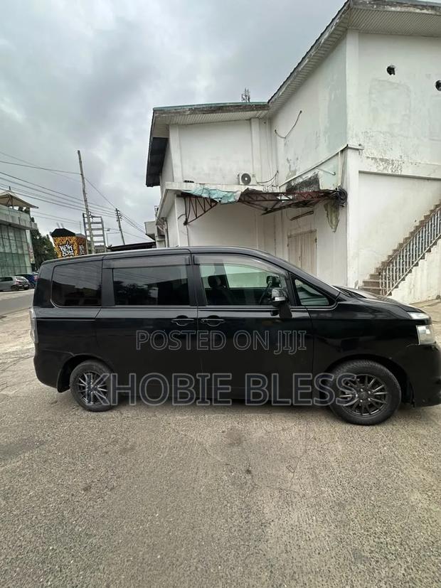 Toyota Voxy X L Edition 2WD 8-Seater 2010 Black