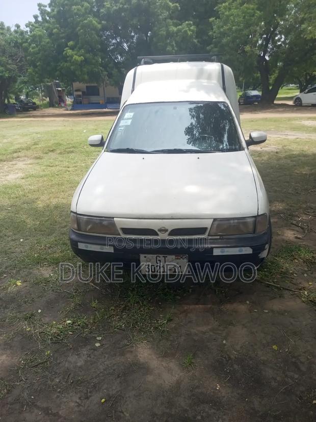 Nissan Sunny 2006 White