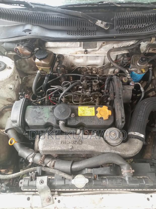 Nissan Sunny 2006 White