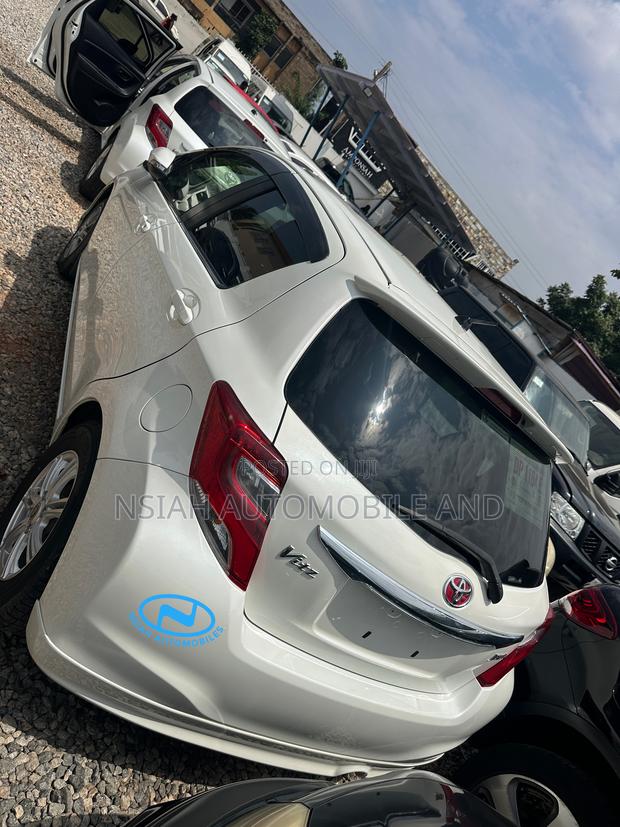 Toyota Vitz 2014 White