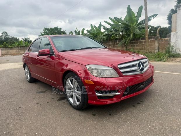 Mercedes-Benz C300 2010 Red