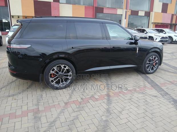 New Lynk & Co 900 2025 Black
