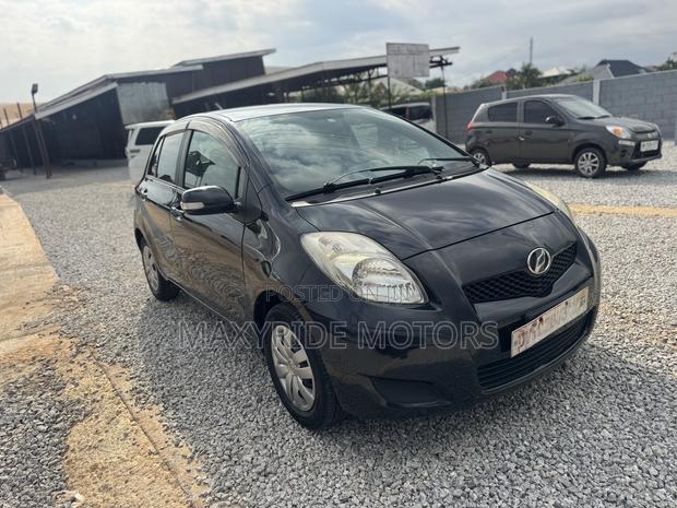 Toyota Vitz 2010 Black