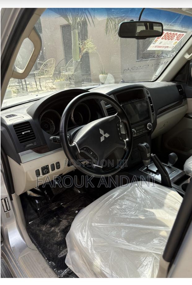 Mitsubishi Pajero 2017 Silver