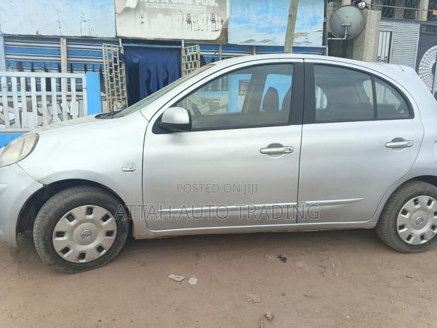 Nissan Micra 2000 Silver