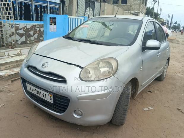 Nissan Micra 2000 Silver