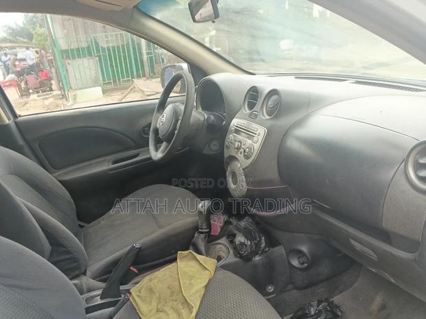 Nissan Micra 2000 Silver