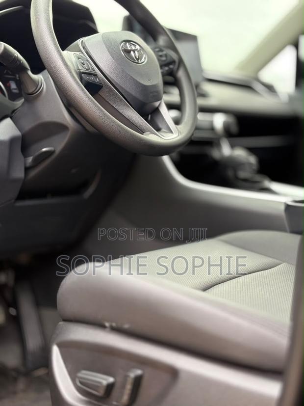 Toyota RAV4 LE AWD 2023 White