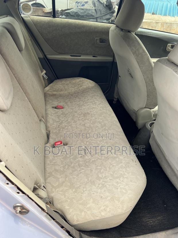 Toyota Vitz 2010 Silver