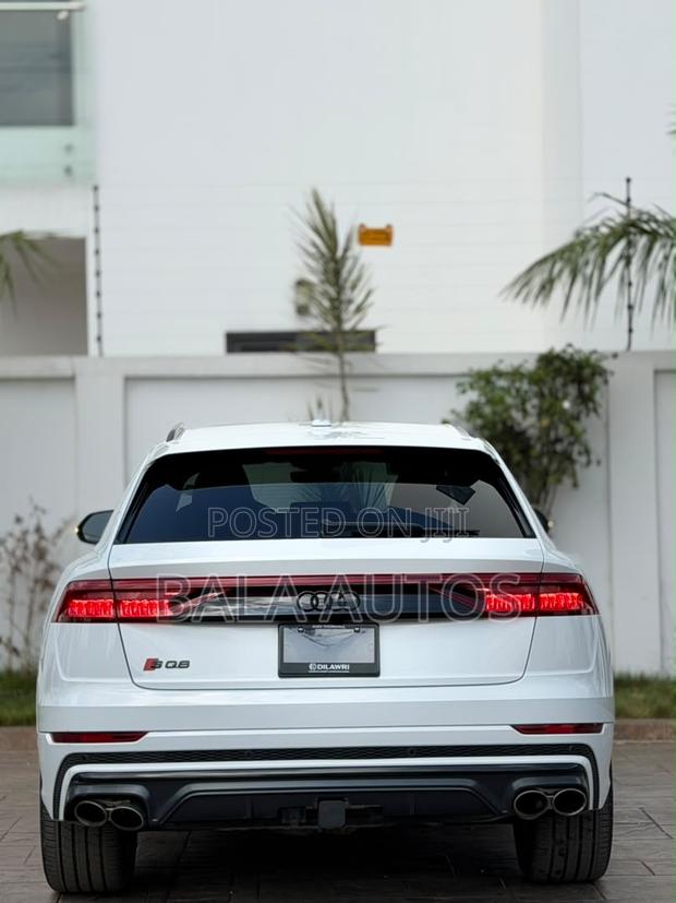 Audi SQ8 2023 White