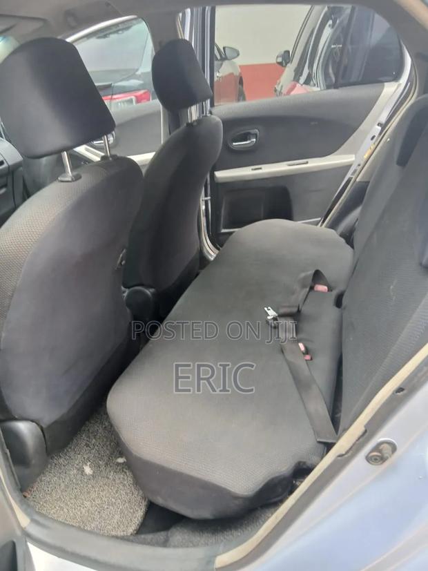 Toyota Vitz 2009 Silver