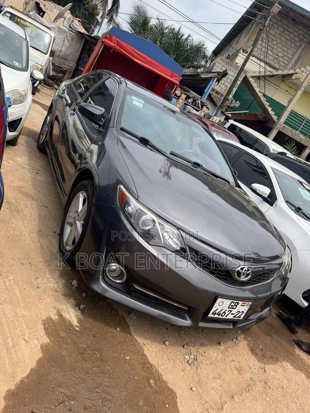 Toyota Camry SE 4dr Sedan (2.5L 4cyl 6A) 2013 Gray