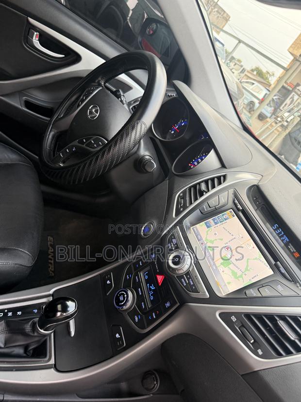 Hyundai Elantra Limited 4dr Sedan (1.8L 4cyl 6A) 2015 Red
