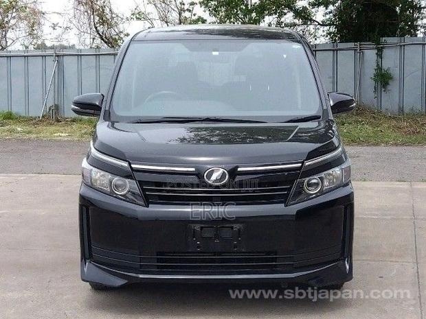 Toyota Voxy X 2WD 7-Seater 2014 Black