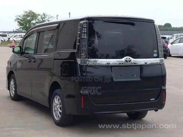 Toyota Voxy X 2WD 7-Seater 2014 Black