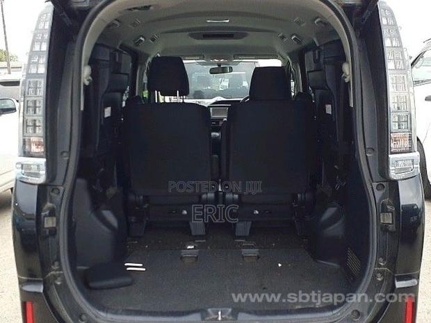 Toyota Voxy X 2WD 7-Seater 2014 Black