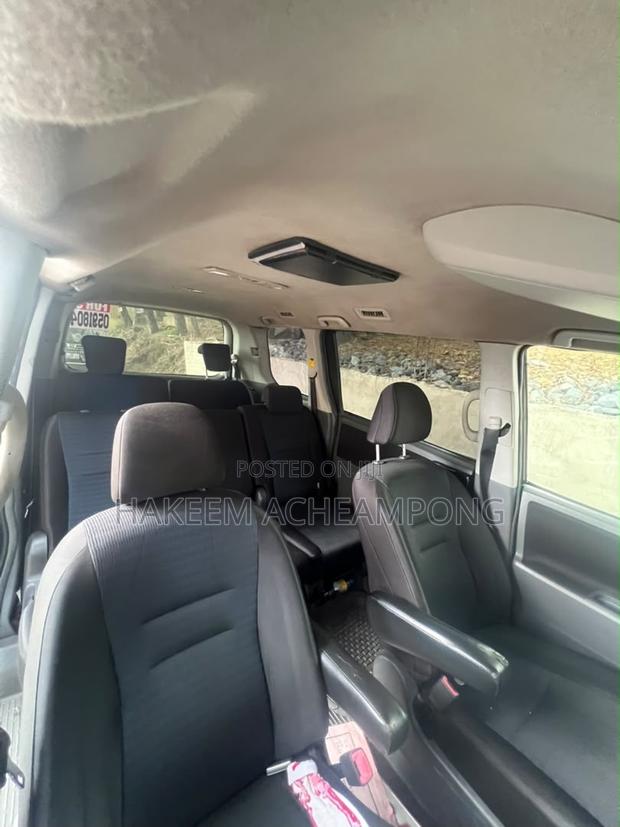 Toyota Voxy V 4WD 8-Seater 2013 Black