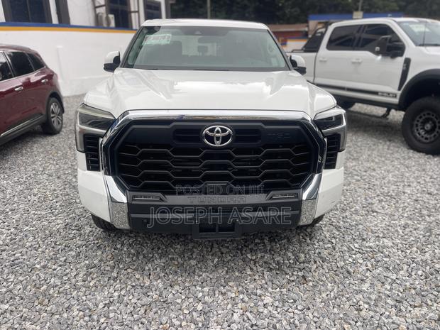 Toyota Tundra 2024 White