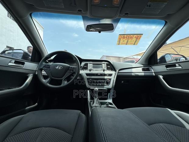 Hyundai Sonata Base Sedan FWD (2.4L 4cyl 6A) 2017 Black