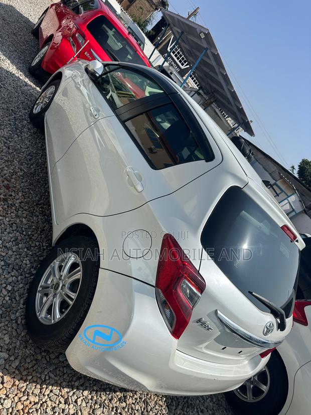 Toyota Vitz 2015 White