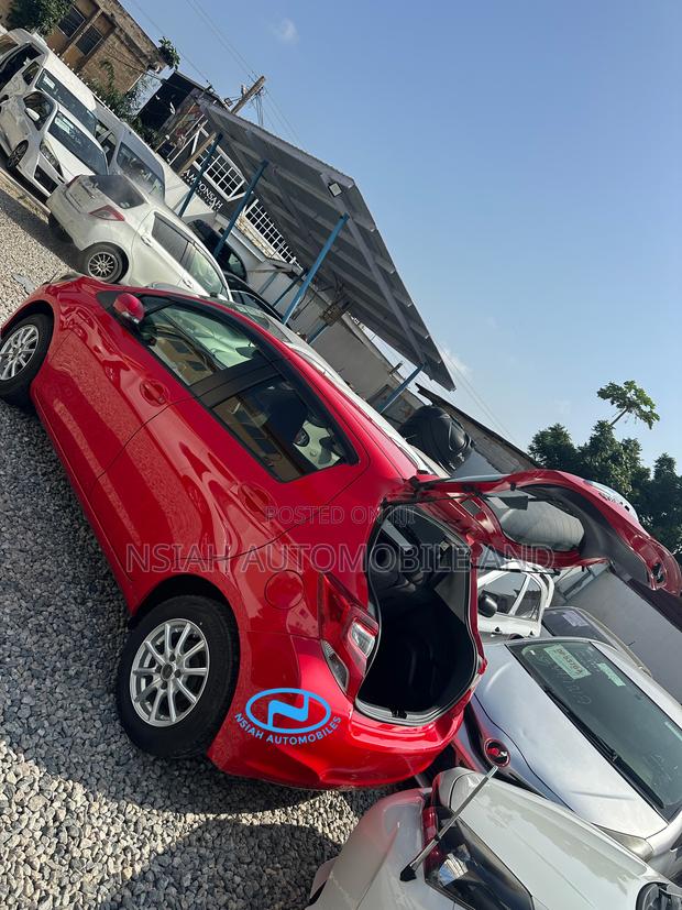 Toyota Vitz 2015 Red