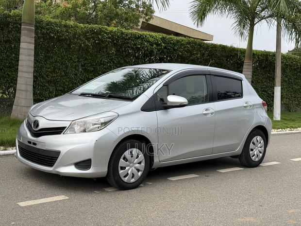 Toyota Vitz 1.3 FWD 5dr 2014 Silver