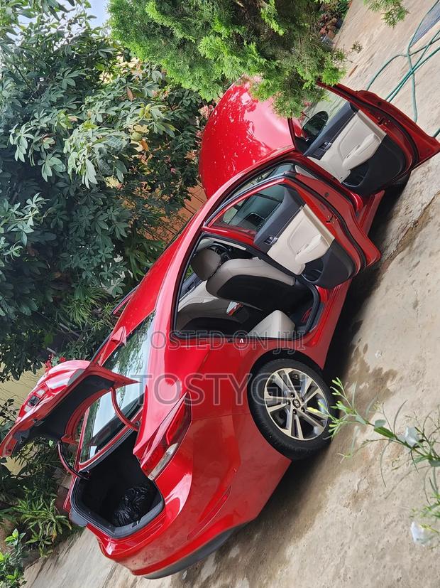 Hyundai Elantra 2017 Red