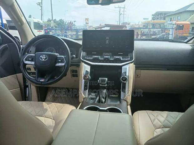 Toyota Land Cruiser 2015 White