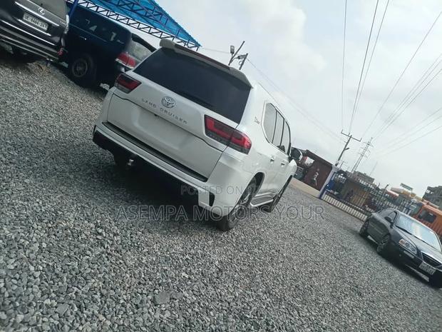 Toyota Land Cruiser 2015 White